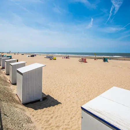 2-bedroom Flat Near The Sea *