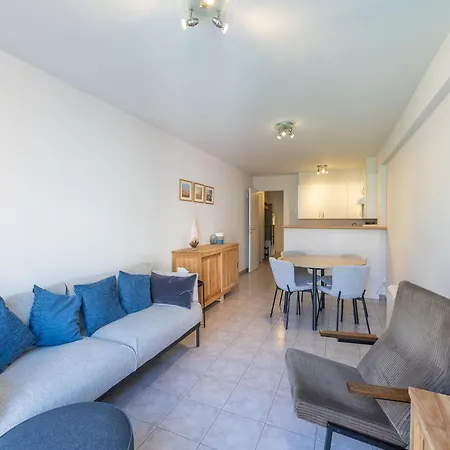 2-bedroom Flat Near The Sea *